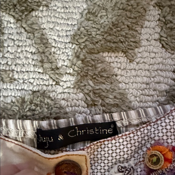 Juju & Christine Patchwork Sleeveless Tank Button Up - Picture 4 of 10